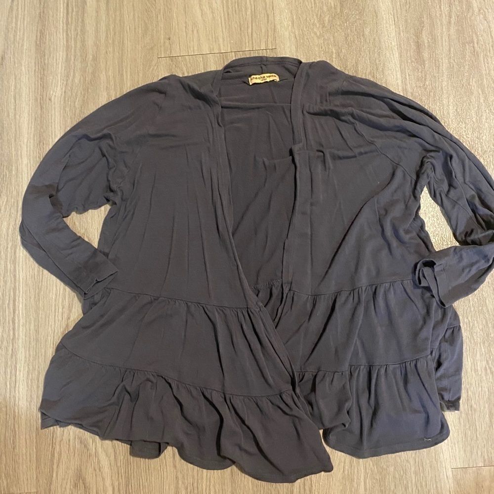 Cha Cha Vente, grey cardigan with ruffles